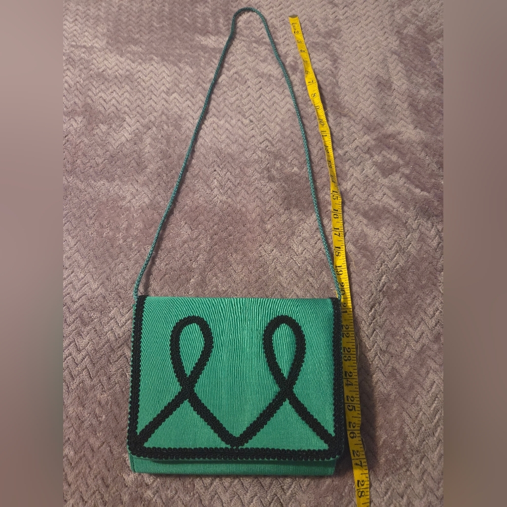 Elegant Green Canvas Handbag with Black Accents - Picture 2 of 8